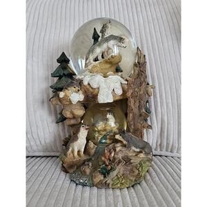 RARE Secret Treasures Wolf Pack Double Musical Snow Globe - Yes It Works!